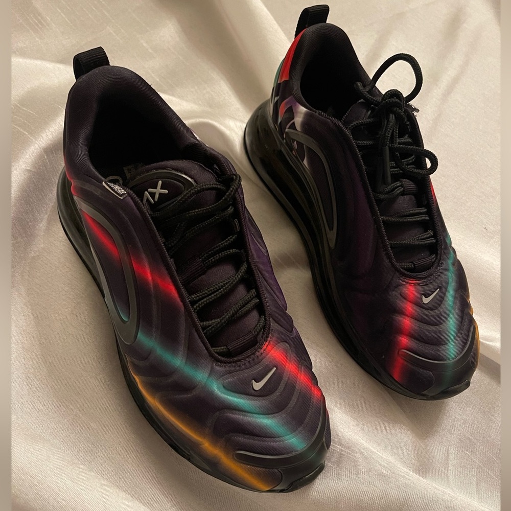 Air Max 720 color streaks
